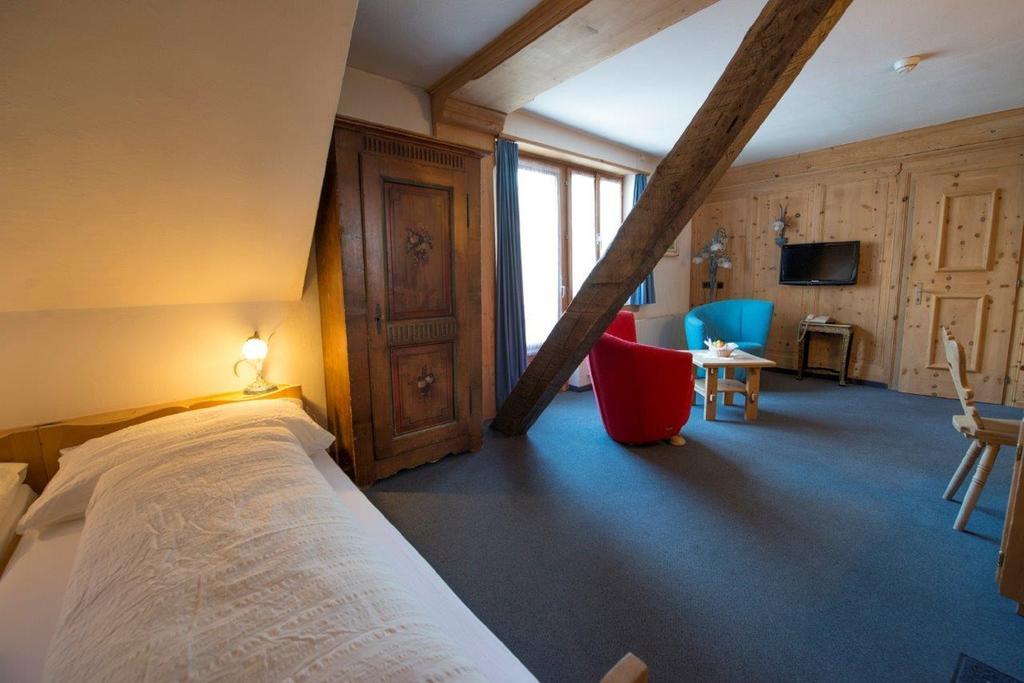 Hotel Traube Scuol Room photo